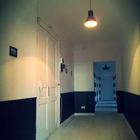 Hostel Rooms Latberry *