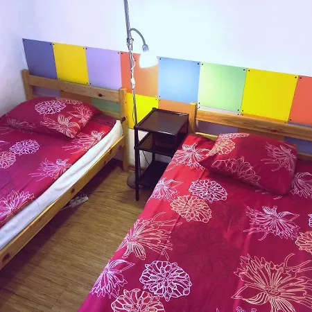 Hostel Rooms Latberry *